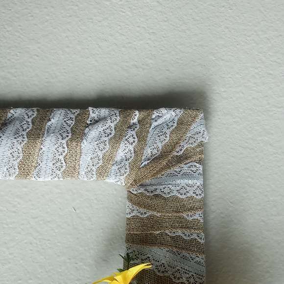 Springtime Frame Wreath - Picture 4 of 5